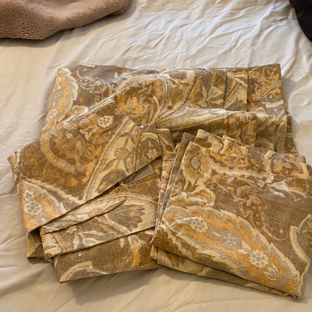 Pottery barn queen size pillow shams 3 pair